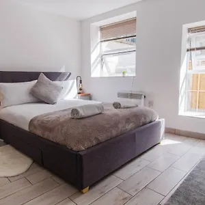 Studio ✧ High Street - Bournemouth