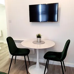 Modern Town Centre Studio Close To Bournemouth